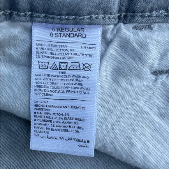 Gray Old Navy Rockstar Jeans - Size 6 - Picture 3 of 5